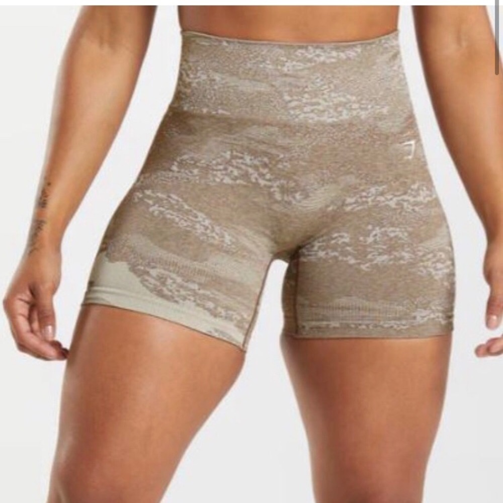ISO Gymshark adapt camo shorts in brown soul/pebble grey, xs